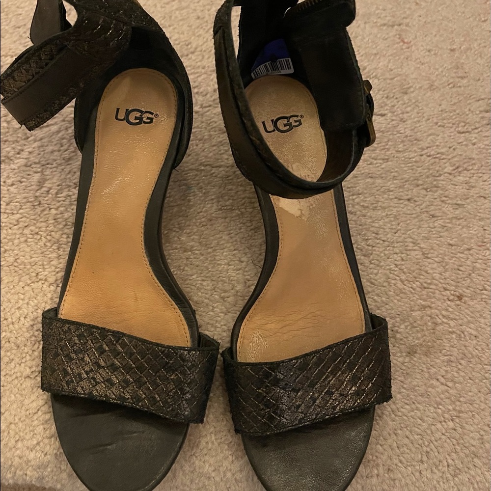 Ugg sandals black used wedges size 7.5 women